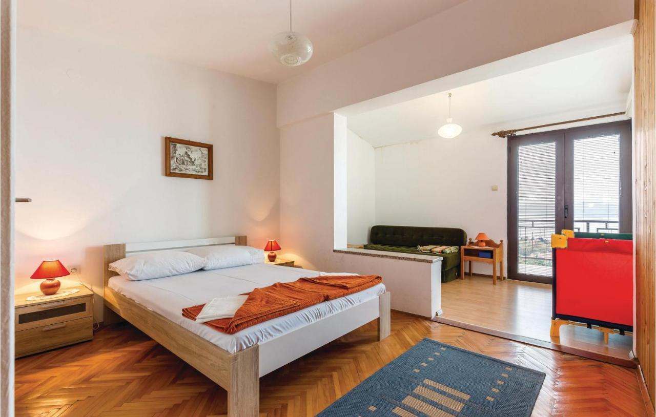 Three-Bedroom Apartment in Novi Vinodolski Buitenkant foto