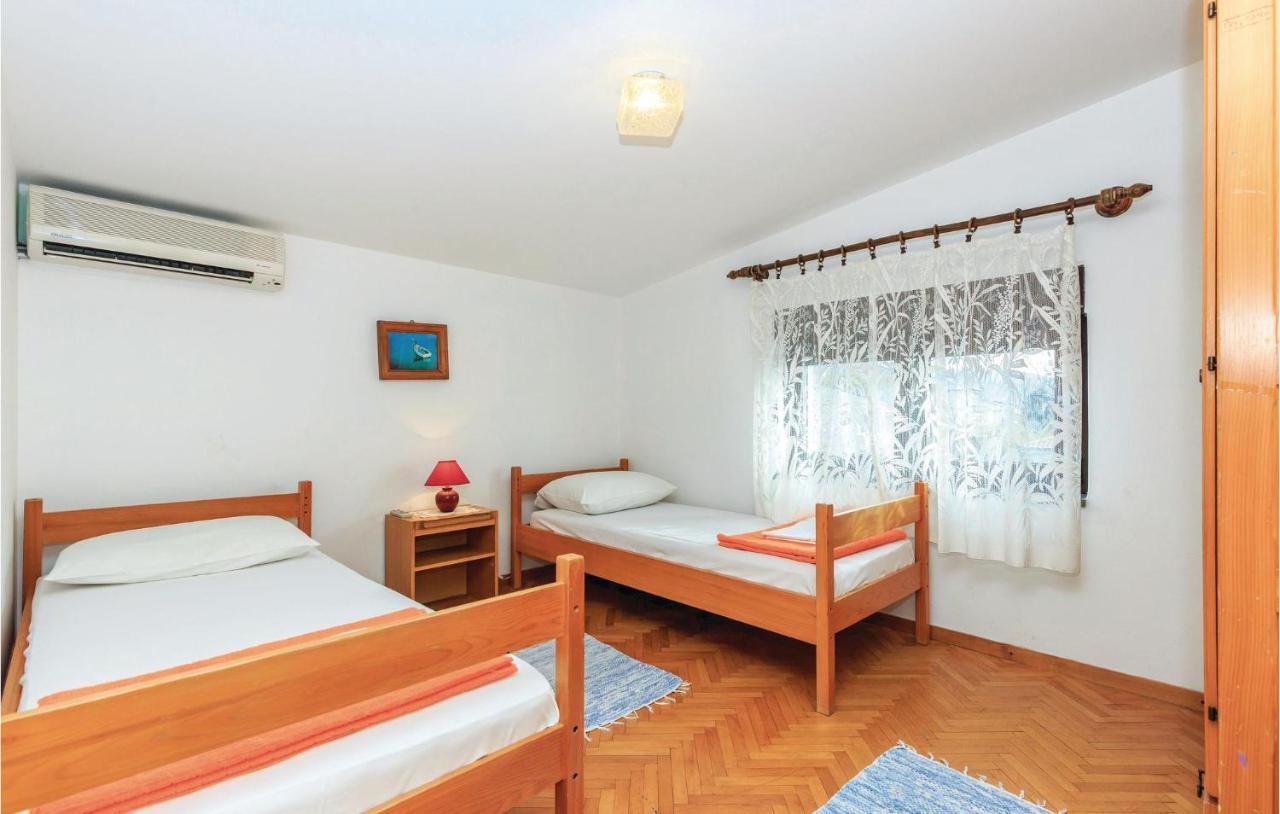 Three-Bedroom Apartment in Novi Vinodolski Buitenkant foto
