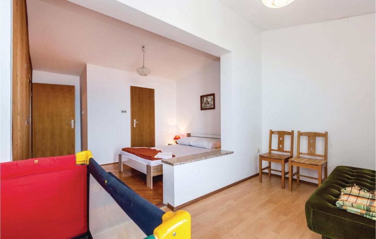 Three-Bedroom Apartment in Novi Vinodolski Buitenkant foto