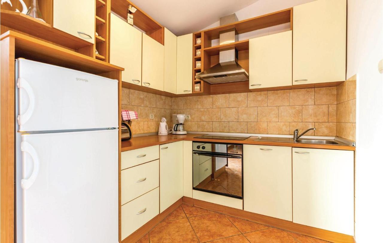 Three-Bedroom Apartment in Novi Vinodolski Buitenkant foto