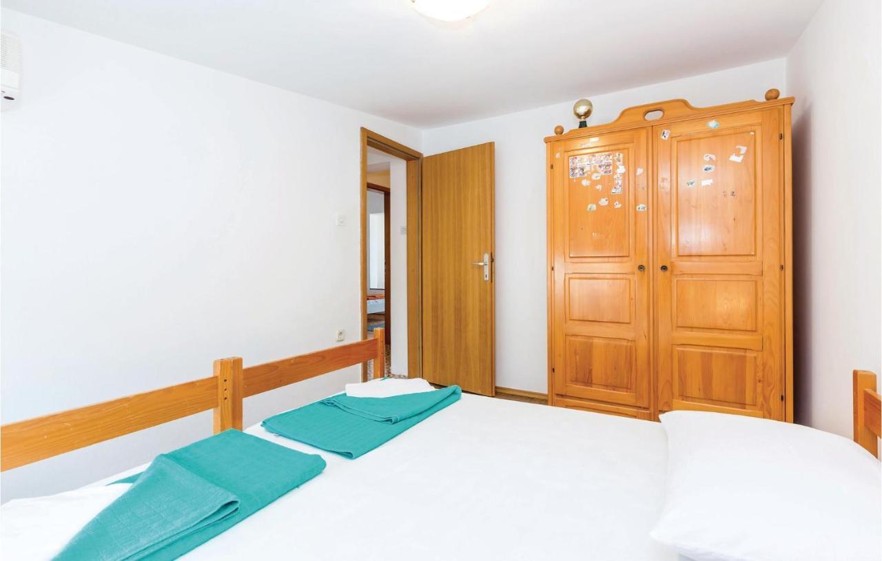 Three-Bedroom Apartment in Novi Vinodolski Buitenkant foto