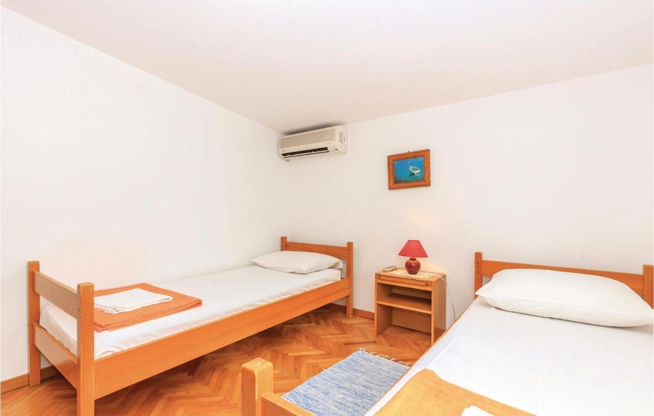 Three-Bedroom Apartment in Novi Vinodolski Buitenkant foto