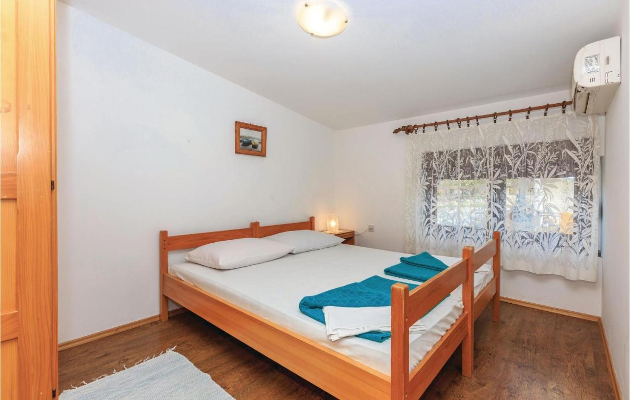 Three-Bedroom Apartment in Novi Vinodolski Buitenkant foto