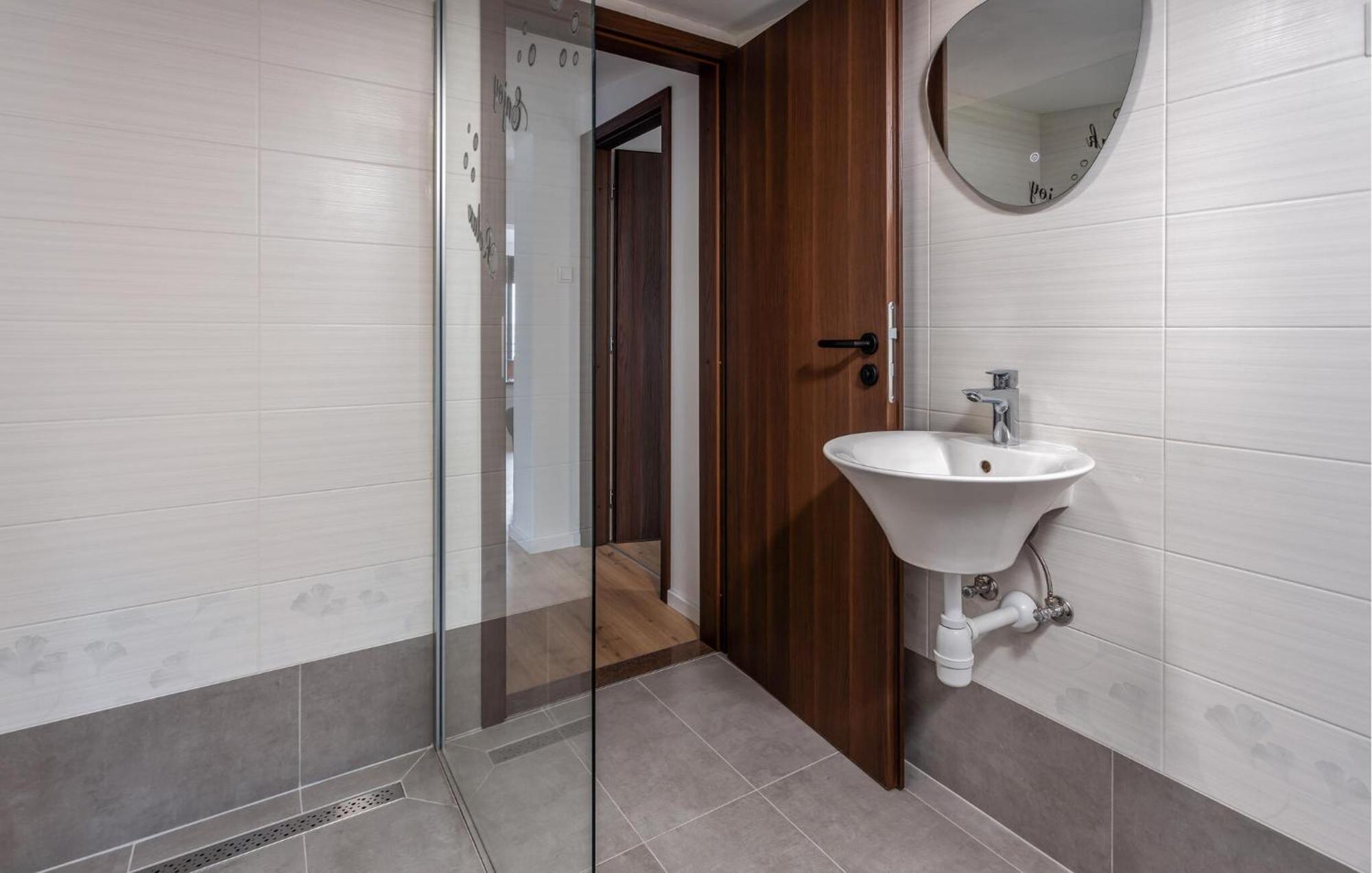 Three-Bedroom Apartment in Novi Vinodolski Buitenkant foto
