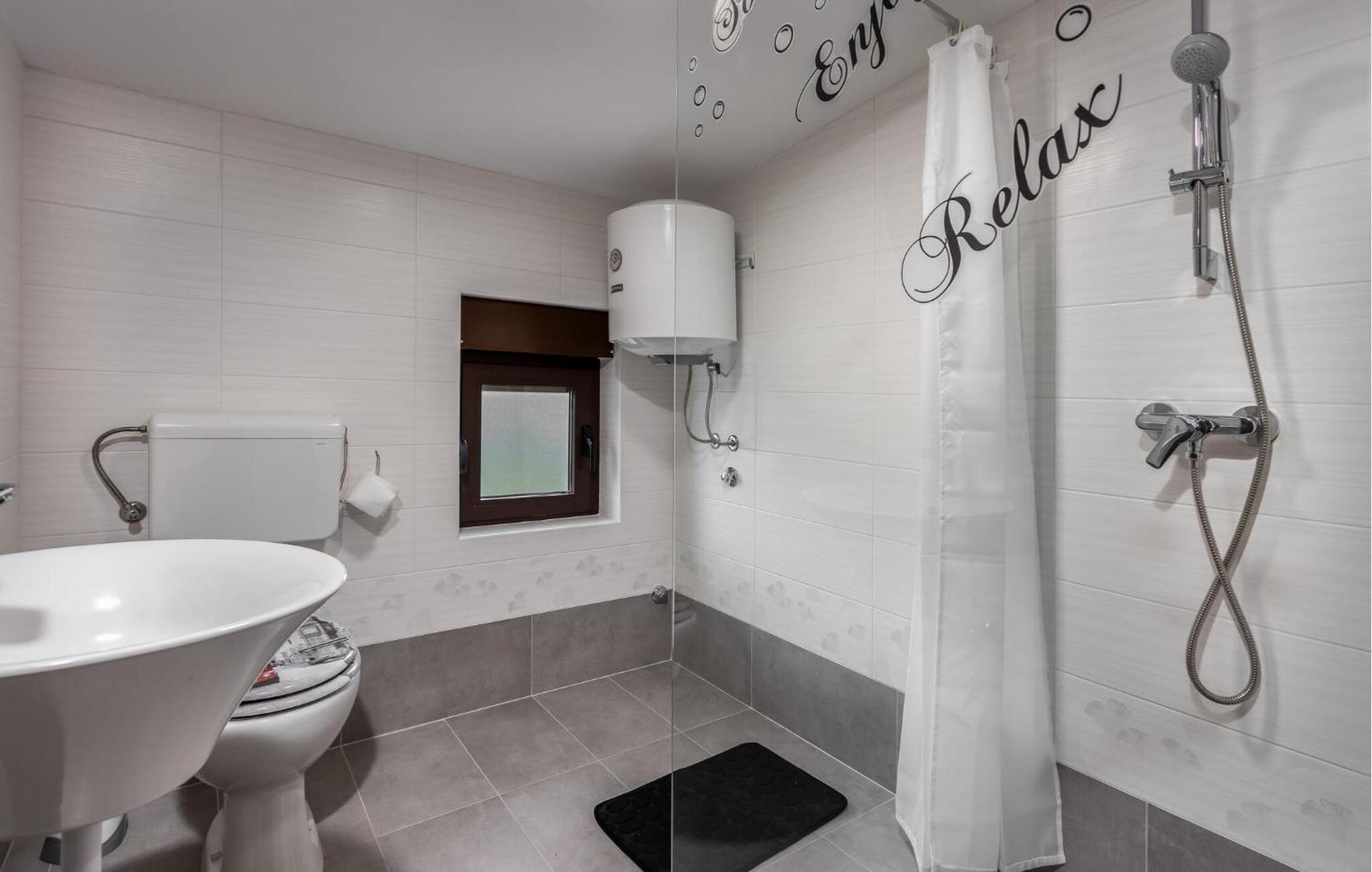 Three-Bedroom Apartment in Novi Vinodolski Buitenkant foto