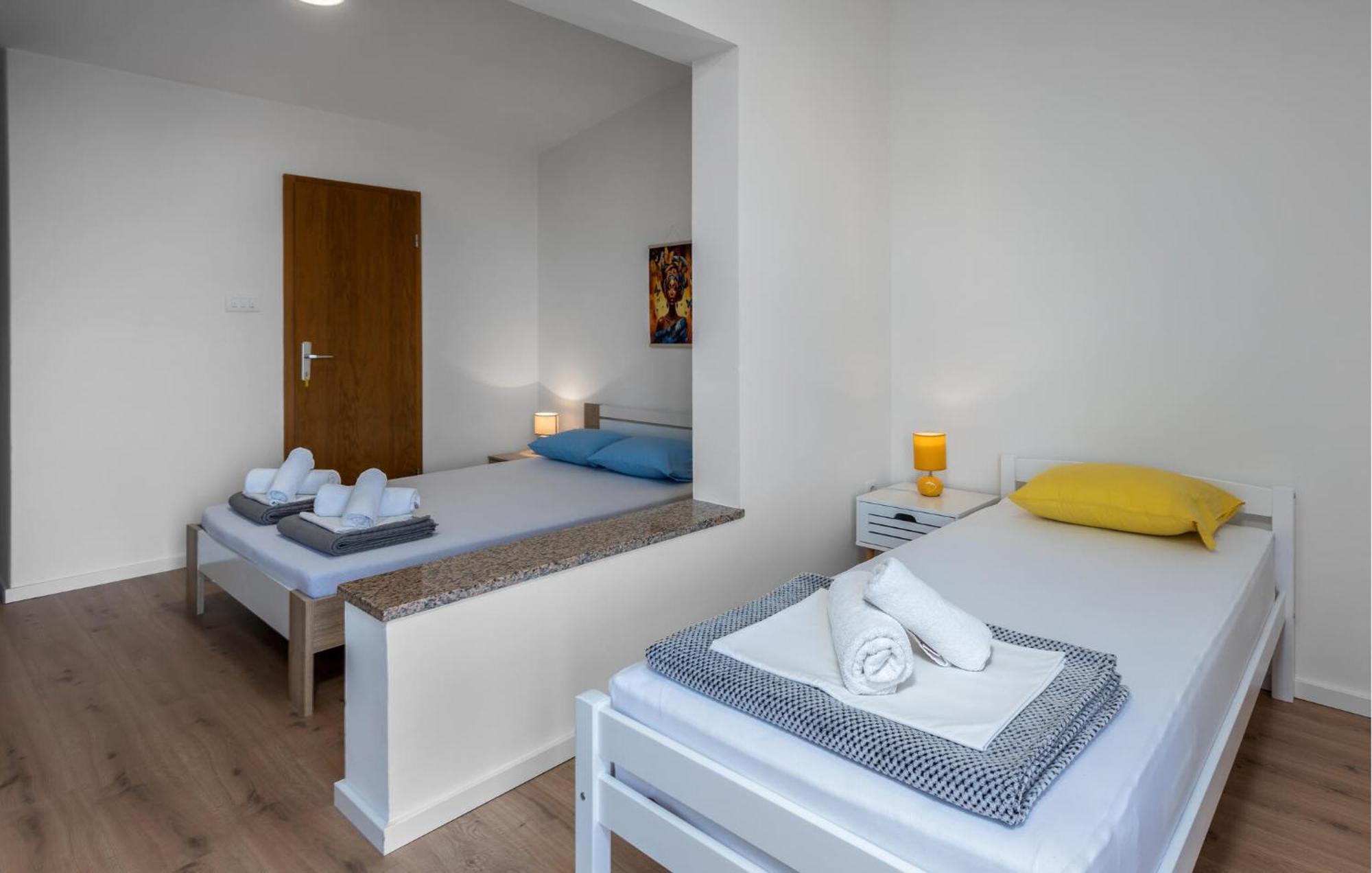 Three-Bedroom Apartment in Novi Vinodolski Buitenkant foto