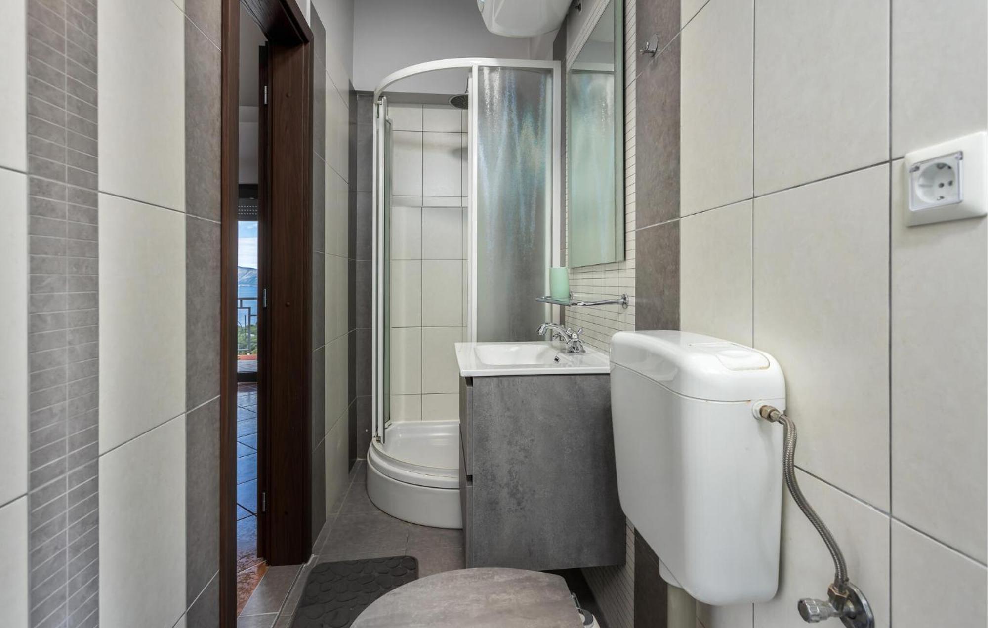 Three-Bedroom Apartment in Novi Vinodolski Buitenkant foto