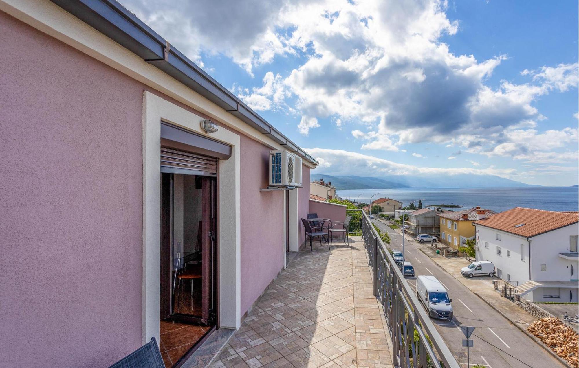 Three-Bedroom Apartment in Novi Vinodolski Buitenkant foto
