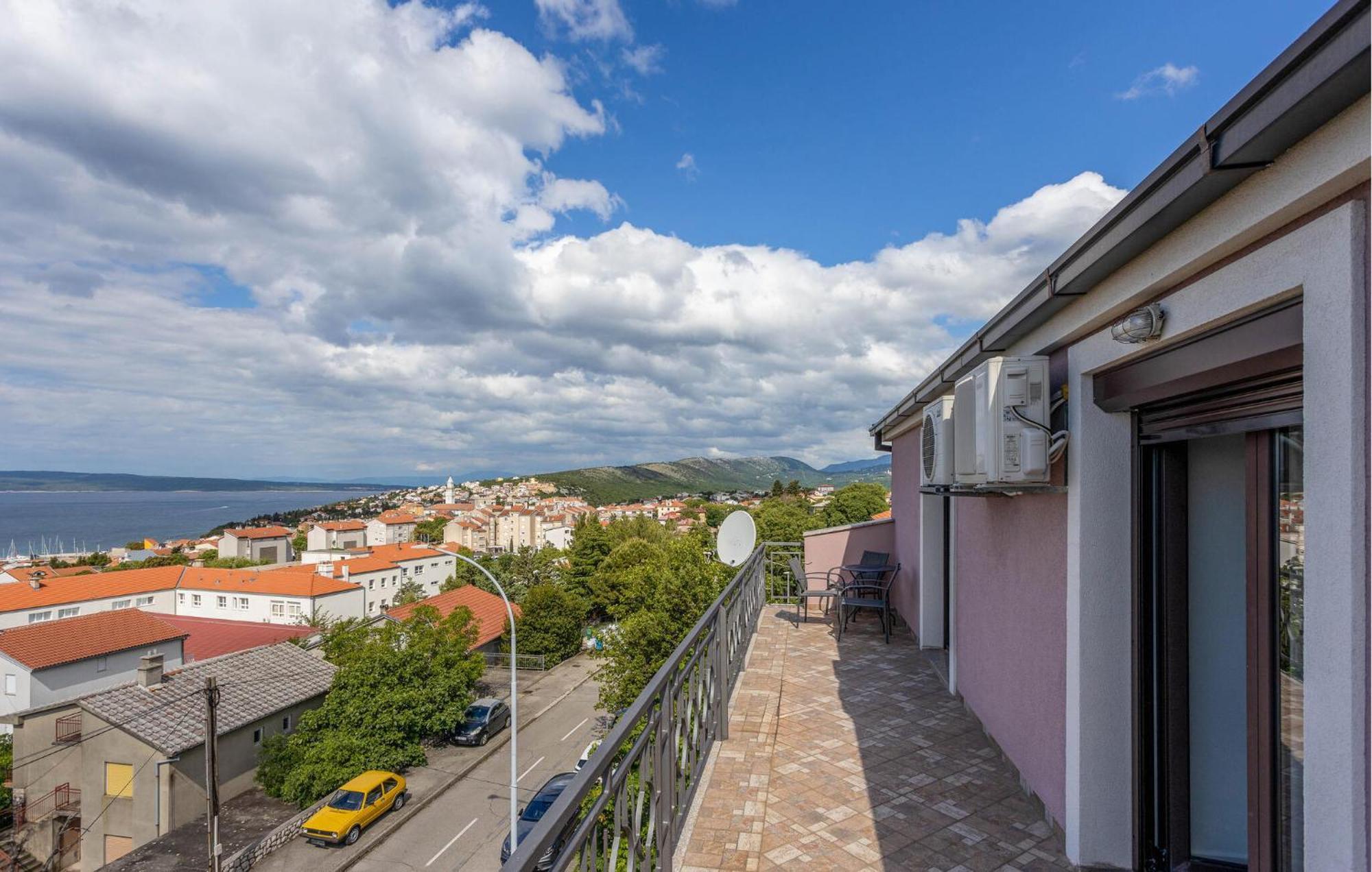 Three-Bedroom Apartment in Novi Vinodolski Buitenkant foto