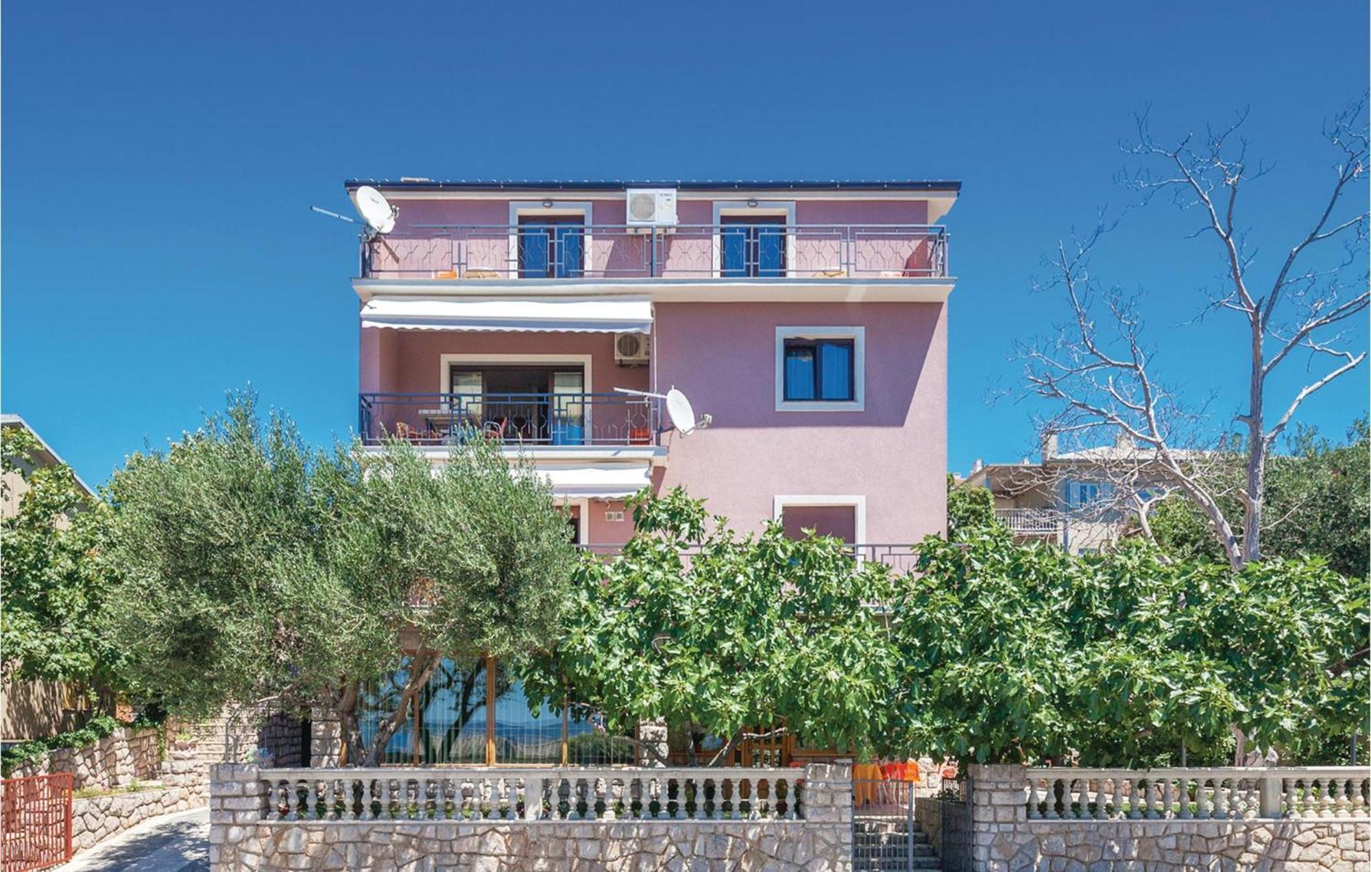 Three-Bedroom Apartment in Novi Vinodolski Buitenkant foto