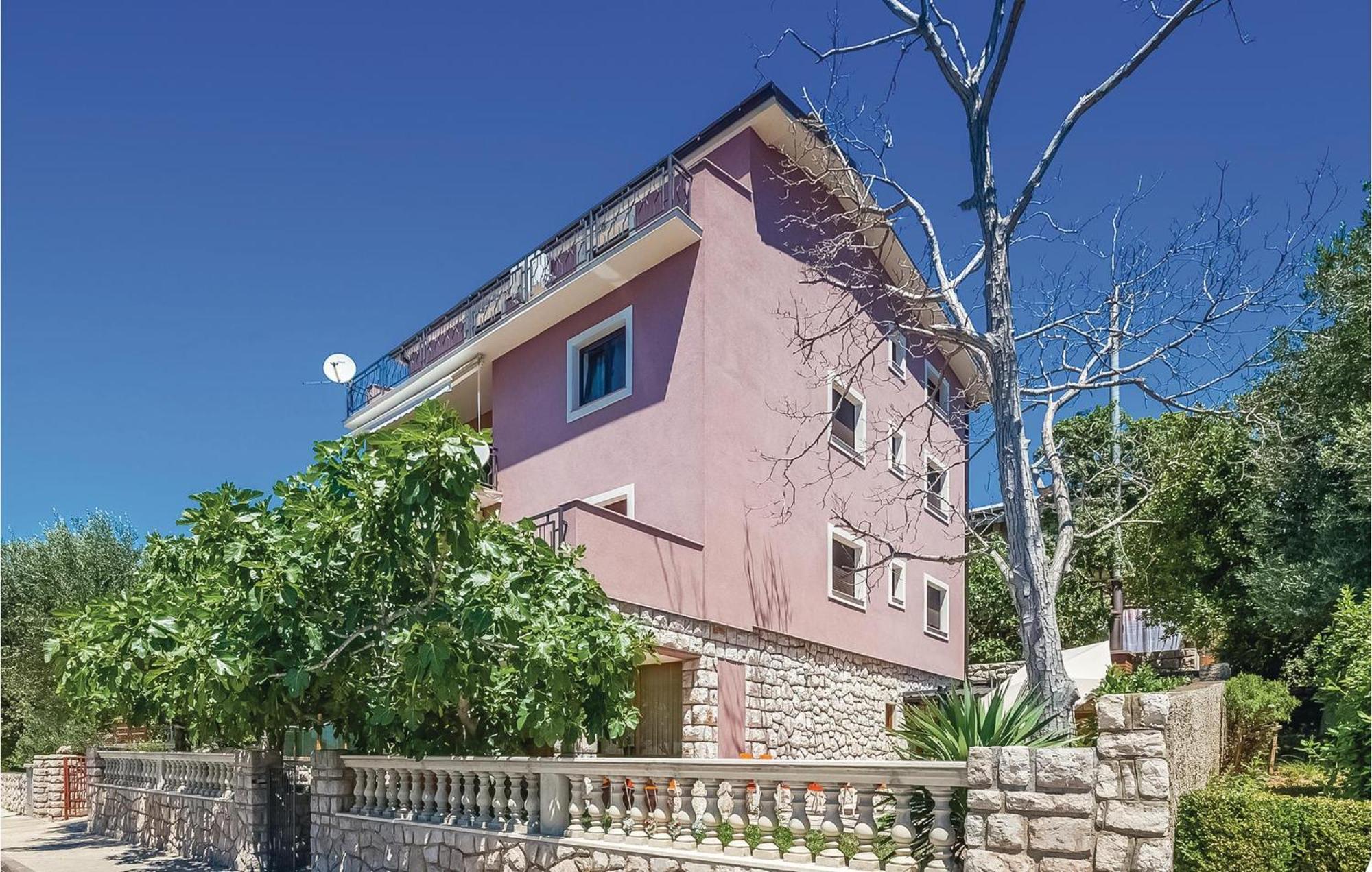 Three-Bedroom Apartment in Novi Vinodolski Buitenkant foto